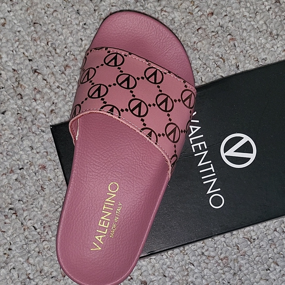 NWT Valentino Pink Gold Sandals SLIDES Womens Interlocking Pattern US 7.5 EUR 37